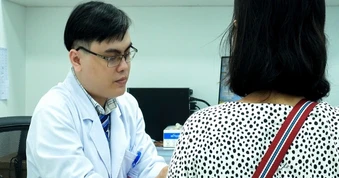 Sống phóng khoáng, người phụ nữ mắc bệnh “khó nói”
