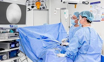 Stent niệu quản di lệch lên thận - Báo TinVina
