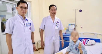 Sưng khớp gối phải, bé 6 tuổi phát hiện ung thư xương