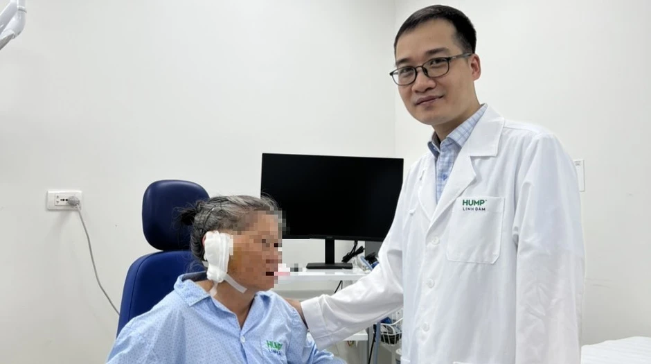 Suýt liệt mặt vì khối u nằm sâu giữa hai phần của tuyến nước bọt