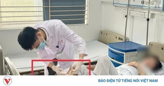 Suýt mất chân vì đắp lá chữa bỏng lửa suốt 1 tháng