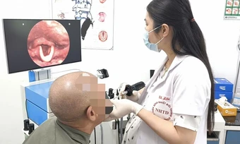 Suýt tắc đường thở do thói quen nhai đá lạnh giải nhiệt