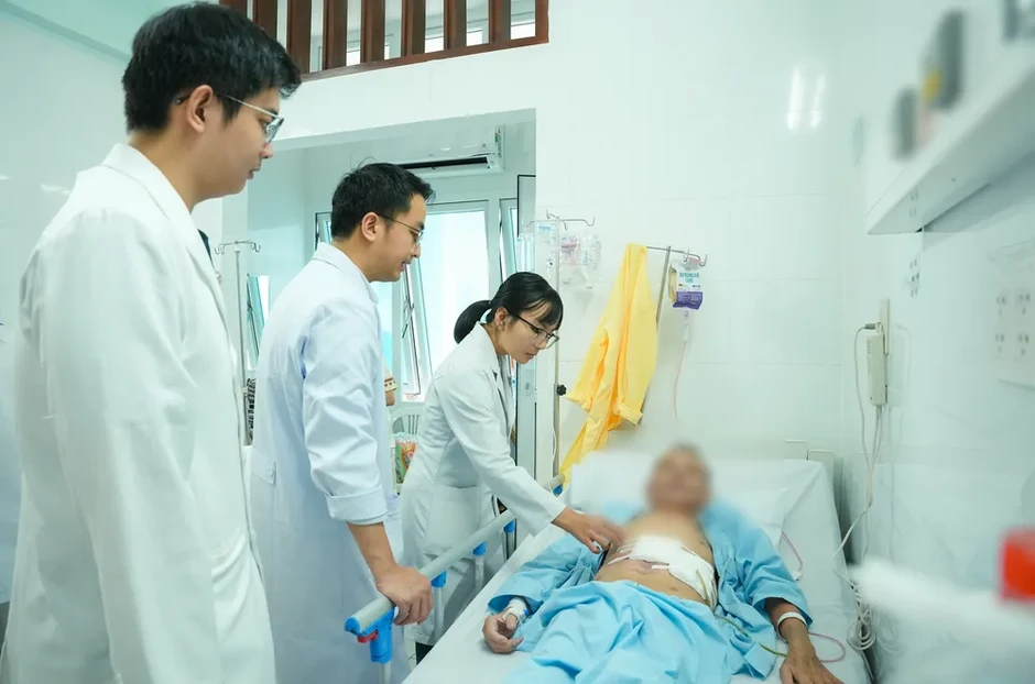 Suýt tử vong vì xem thường đau bụng kéo dài Suýt tử vong vì xem thường đau bụng kéo dài
