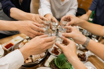 Tác động âm thầm của rượu lên thận