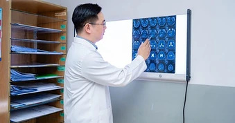 Tai nạn giao thông phát hiện khối u não hiếm gặp ẩn mình suốt 10 năm