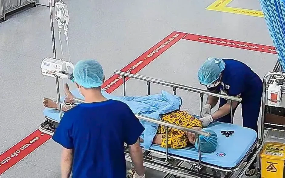 Tai nạn lao động khiến cẳng tay người phụ nữ gần đứt lìa Tai nạn lao động khiến cẳng tay người phụ nữ gần đứt lìa