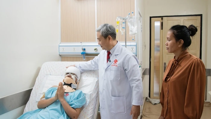 Tai nạn lao động nghiêm trọng, cô gái 26 tuổi bị máy tuốt lúa cuốn lột da đầu Tai nạn lao động nghiêm trọng, cô gái 26 tuổi bị máy tuốt lúa cuốn lột da đầu
