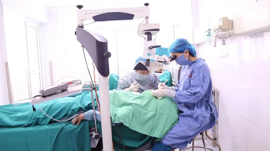 Tai nạn sinh hoạt khiến 2 người đàn ông cùng đi cấp cứu trong đau đớn Tai nạn sinh hoạt khiến 2 người đàn ông cùng đi cấp cứu trong đau đớn