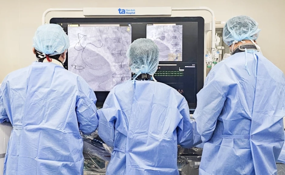 Tái thông ba nhánh mạch vành bằng stent thế hệ mới - Báo TinVina Tái thông ba nhánh mạch vành bằng stent thế hệ mới - Báo TinVina