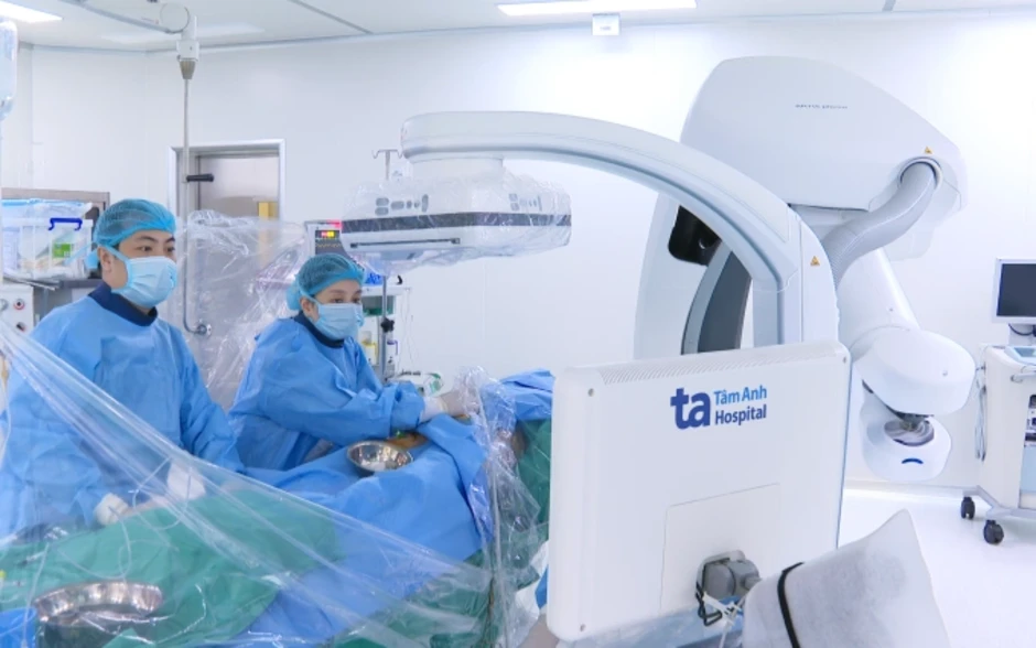 Tái thông huyết khối tĩnh mạch chân người đàn ông - Báo TinVina Tái thông huyết khối tĩnh mạch chân người đàn ông - Báo TinVina