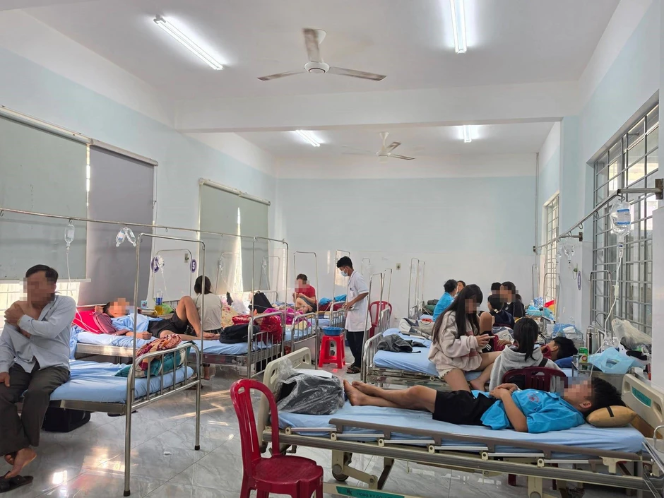 Tạm đình chỉ cơ sở bánh mì liên quan 80 người nghi ngộ độc để phục vụ điều tra Tạm đình chỉ cơ sở bánh mì liên quan 80 người nghi ngộ độc để phục vụ điều tra