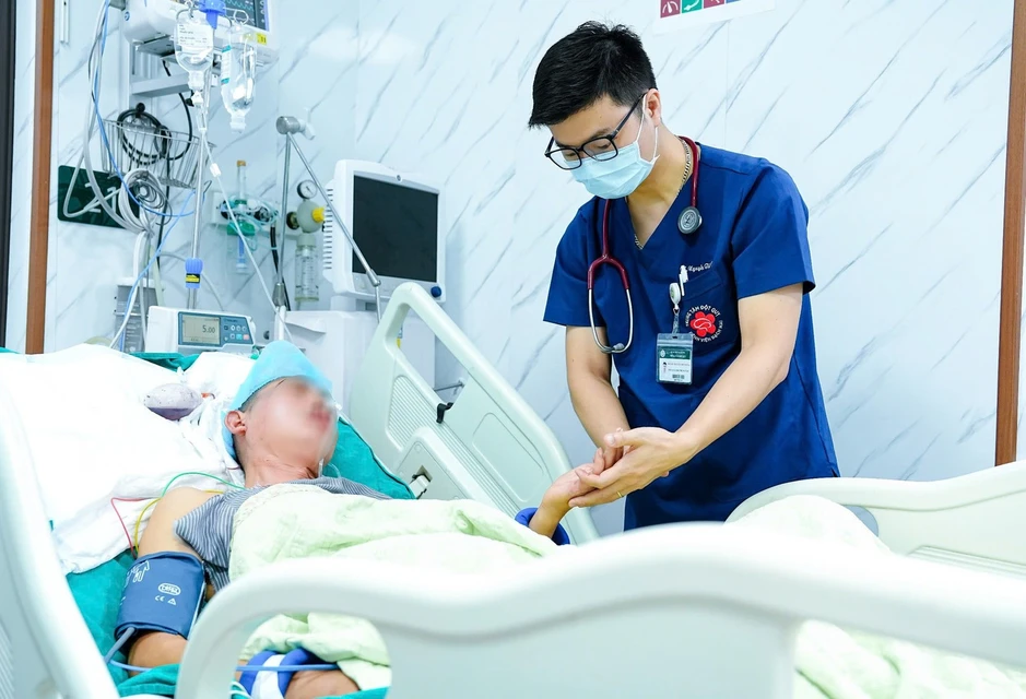 Tắm ngay sau khi đi nắng, nguy cơ đột quỵ tăng cao Tắm ngay sau khi đi nắng, nguy cơ đột quỵ tăng cao