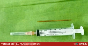 Tăm tre xuyên thủng tá tràng vào gan bé trai sau 3 tuần nuốt phải