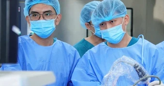 Tán sỏi qua đường hầm nhỏ dưới da giúp hồi phục nhanh