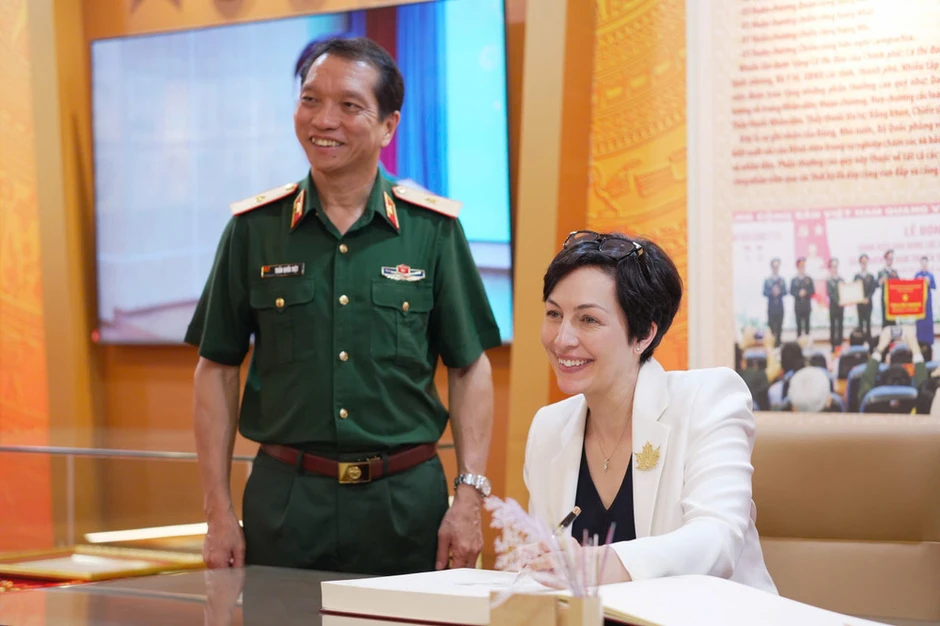 Tăng cường sẵn sàng bảo đảm y tế lấy con người làm trung tâm Tăng cường sẵn sàng bảo đảm y tế lấy con người làm trung tâm