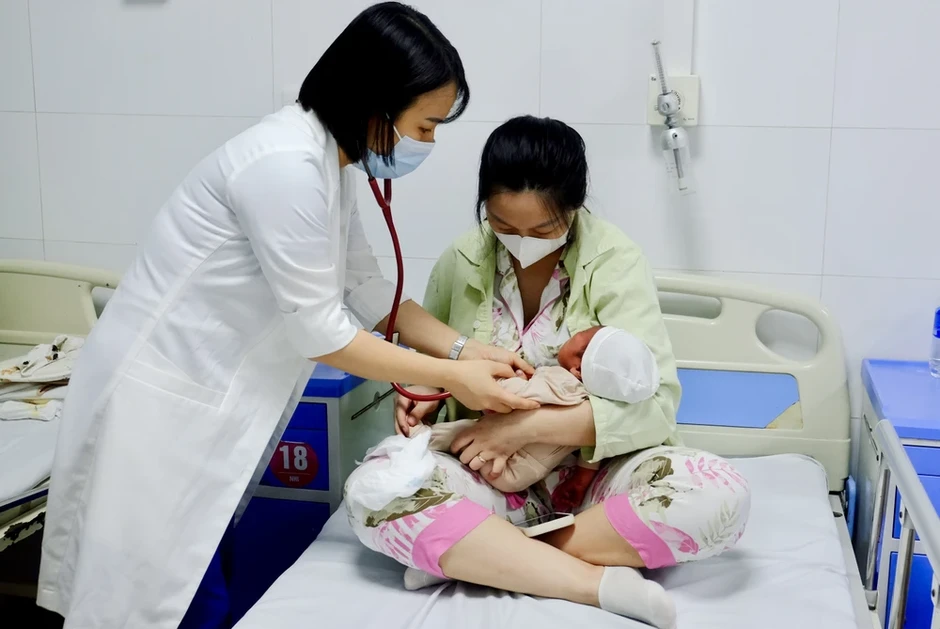Tăng phụ cấp cho nhân viên y tế từ 2026: Những tiếng thở dài đã được lắng nghe!