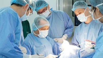 Tạo hình hộp sọ lấp “khoảng trống” để lại trên đầu người đàn ông sau tai nạn