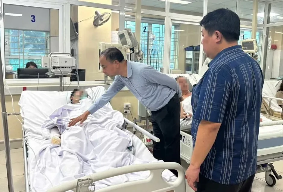 Tập trung cứu chữa 4 nạn nhân trong vụ cháy nhà ở phường Tây Hồ, Hà Nội Tập trung cứu chữa 4 nạn nhân trong vụ cháy nhà ở phường Tây Hồ, Hà Nội