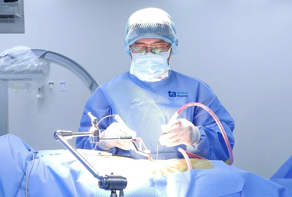 Tắt máy tạo nhịp tim để chụp MRI, mổ cột sống cho người phụ nữ - Báo TinVina Tắt máy tạo nhịp tim để chụp MRI, mổ cột sống cho người phụ nữ - Báo TinVina