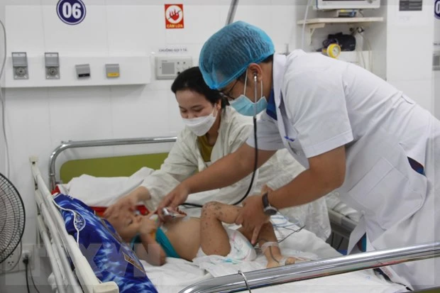 Tay chân miệng, sốt xuất huyết cùng tăng, Bộ Y tế cảnh báo gì? Tay chân miệng, sốt xuất huyết cùng tăng, Bộ Y tế cảnh báo gì?