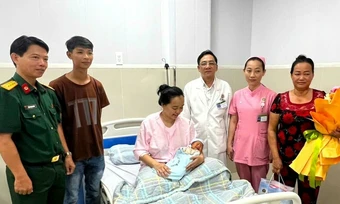 Thai phụ bị rắn hổ mang cắn phải sinh mổ khẩn cấp
