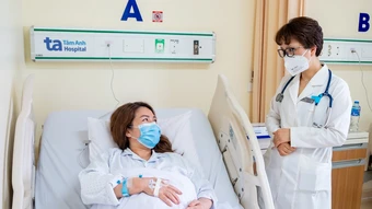 Thai phụ khó thở do viêm phổi - Báo TinVina