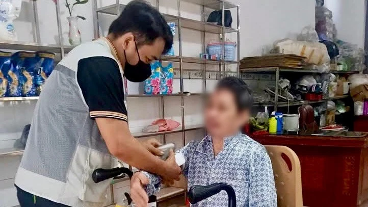 Thành phố Hồ Chí Minh đưa khám sức khỏe đến tận nhà người dân yếu thế Thành phố Hồ Chí Minh đưa khám sức khỏe đến tận nhà người dân yếu thế