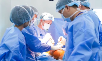 Thay khớp háng cho cụ bà mắc đa bệnh nền - Báo TinVina