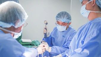 Thay khớp háng nhân tạo sau gần 30 năm nứt xương - Báo TinVina