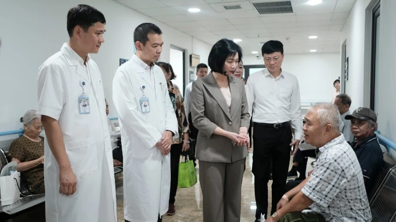 Thầy thuốc khám sức khỏe, tri ân thương binh, thân nhân liệt sĩ và người có công với cách mạng