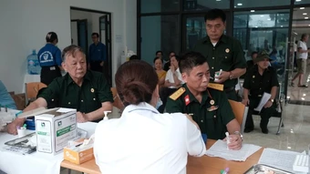 Thầy thuốc khám sức khỏe, tri ân thương binh, thân nhân liệt sĩ và người có công với cách mạng