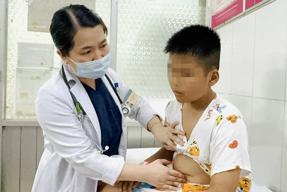 Thêm bệnh viện cấp cứu học sinh trường Bình Quới Tây, số ca tăng lên 184 Thêm bệnh viện cấp cứu học sinh trường Bình Quới Tây, số ca tăng lên 184