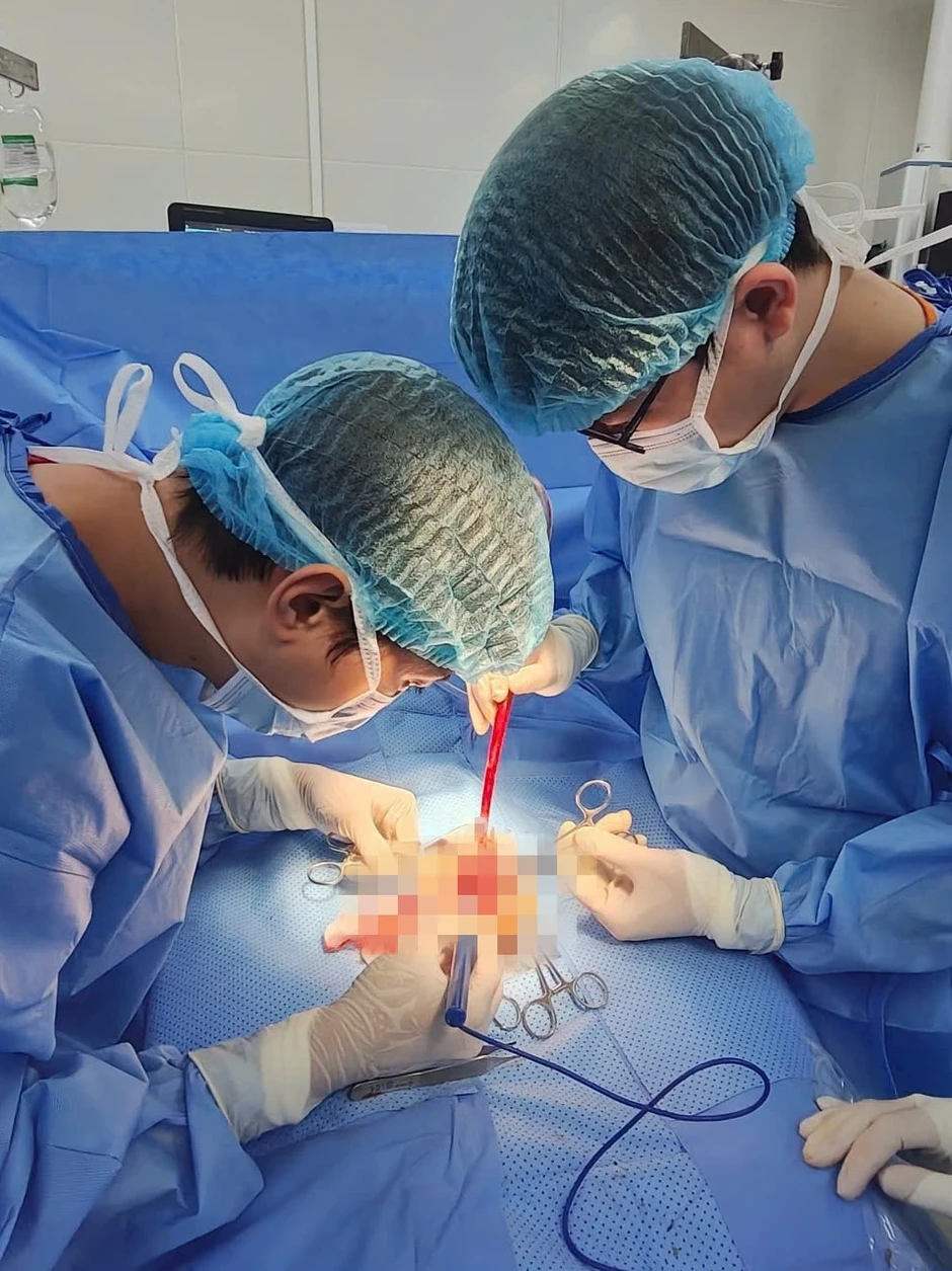 Thiếu niên 15 tuổi bị vỡ tinh hoàn sau tai nạn bất ngờ khi đạp xe Thiếu niên 15 tuổi bị vỡ tinh hoàn sau tai nạn bất ngờ khi đạp xe