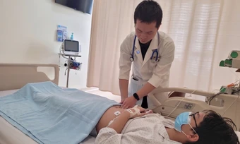 Thiếu niên sốc mất máu do xuất huyết tiêu hóa - Báo TinVina