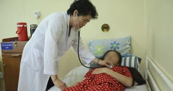 Thiếu nữ 17 tuổi nhập viện vì đau bụng, phát hiện u nang xoắn 3 vòng