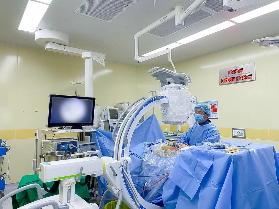 Thoát cảnh ngồi xe lăn sau 3 ngày phẫu thuật cột sống Thoát cảnh ngồi xe lăn sau 3 ngày phẫu thuật cột sống