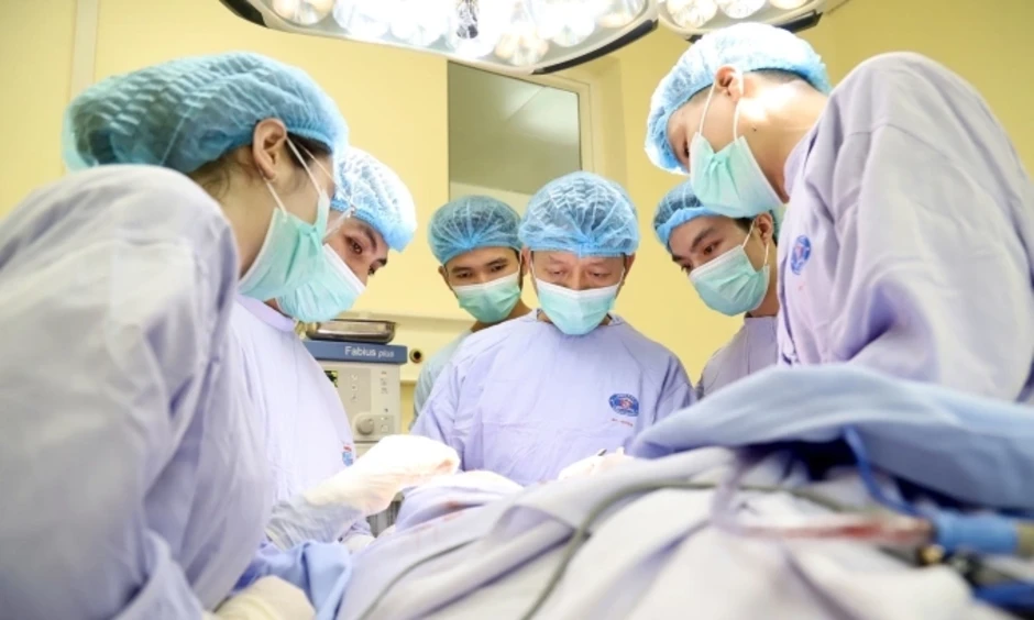Thoát nguy cơ hỏng mắt nhờ bác sĩ ứng viện phí phút chót Thoát nguy cơ hỏng mắt nhờ bác sĩ ứng viện phí phút chót
