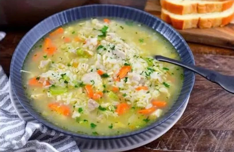 Thói quen chan canh vào cơm có tốt cho sức khỏe? Thói quen chan canh vào cơm có tốt cho sức khỏe?