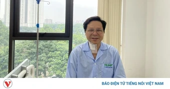 Thói quen cúi đầu kéo dài và những hệ lụy