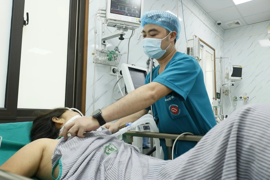 Thời tiết nắng nóng gay gắt: Nguy cơ sốc nhiệt, đột quỵ Thời tiết nắng nóng gay gắt: Nguy cơ sốc nhiệt, đột quỵ