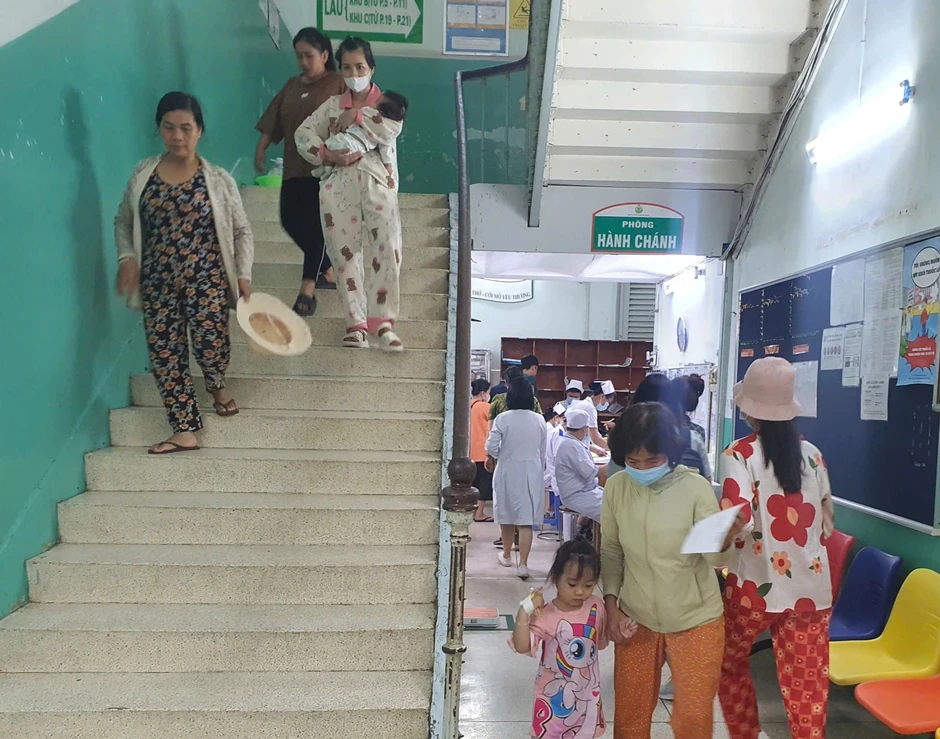 Thời tiết thất thường, gần một nửa bệnh nhi nhập viện vì bệnh hô hấp