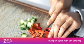 Thớt gỗ hay thớt nhựa dễ tích tụ vi khuẩn hơn?