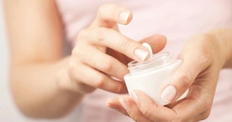 Thu hồi toàn quốc lô sữa rửa tay Dr. Clean Peach và kem bôi da Young Rau Má