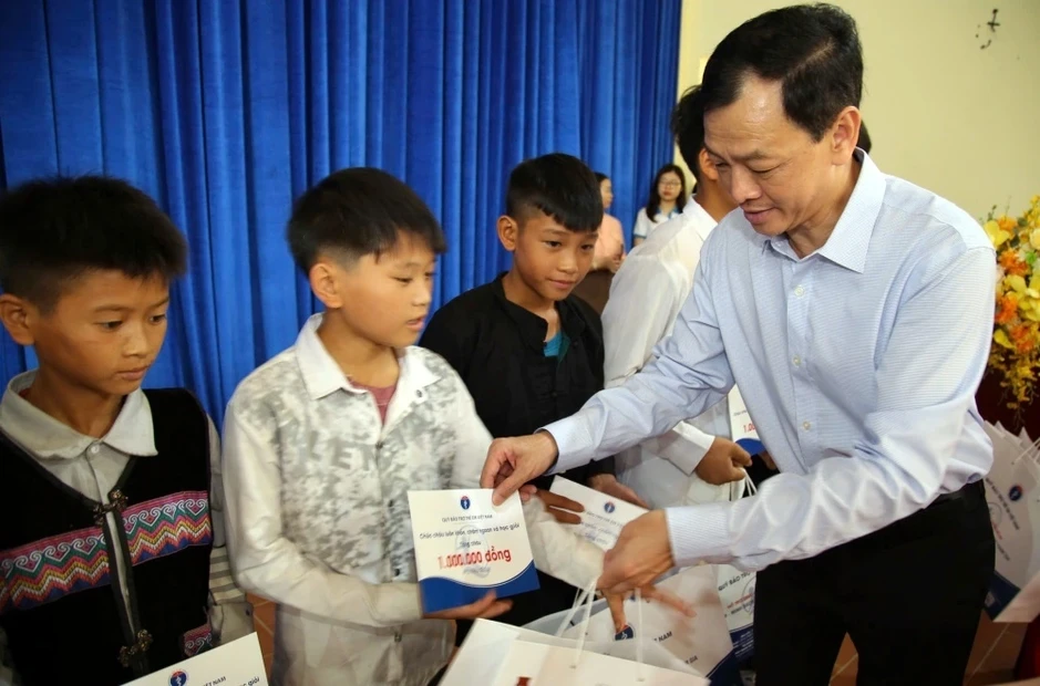 Thứ trưởng Nguyễn Tri Thức: Chăm lo trẻ em là vun đắp tương lai đất nước Thứ trưởng Nguyễn Tri Thức: Chăm lo trẻ em là vun đắp tương lai đất nước