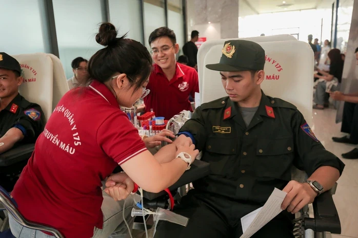 Thứ trưởng Nguyễn Tri Thức: Không có máu, bác sĩ giỏi đến đâu cũng khó cứu người Thứ trưởng Nguyễn Tri Thức: Không có máu, bác sĩ giỏi đến đâu cũng khó cứu người