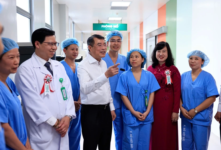 Thủ tướng đề nghị BV Việt Đức và Bạch Mai cơ sở Ninh Bình chú trọng chất lượng chuyên môn, nâng cao y đức Thủ tướng đề nghị BV Việt Đức và Bạch Mai cơ sở Ninh Bình chú trọng chất lượng chuyên môn, nâng cao y đức
