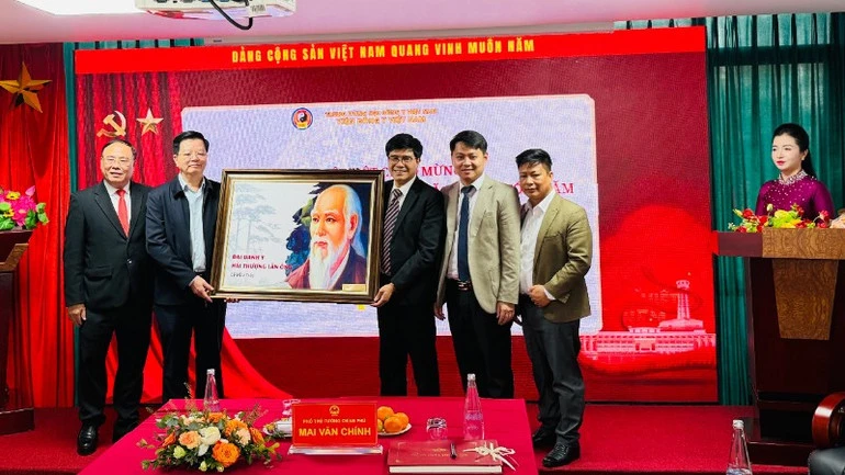 Thúc đẩy nghiên cứu, bảo tồn, ứng dụng và đào tạo trong lĩnh vực y học cổ truyền Thúc đẩy nghiên cứu, bảo tồn, ứng dụng và đào tạo trong lĩnh vực y học cổ truyền