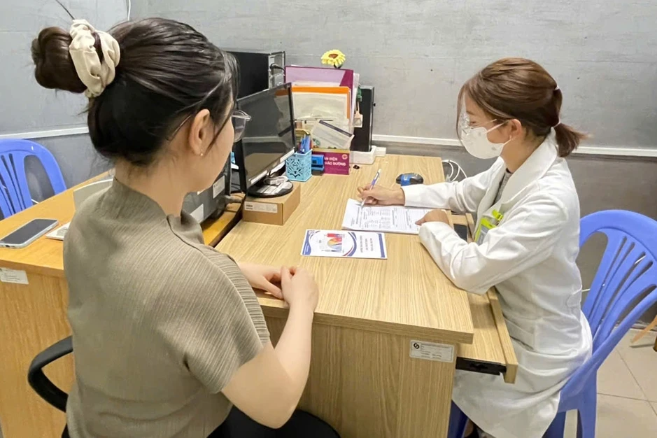 Thực hư việc "vùi mình vào cát nóng" giảm cân, 45 phút mất 6cm vòng bụng? Thực hư việc "vùi mình vào cát nóng" giảm cân, 45 phút mất 6cm vòng bụng?
