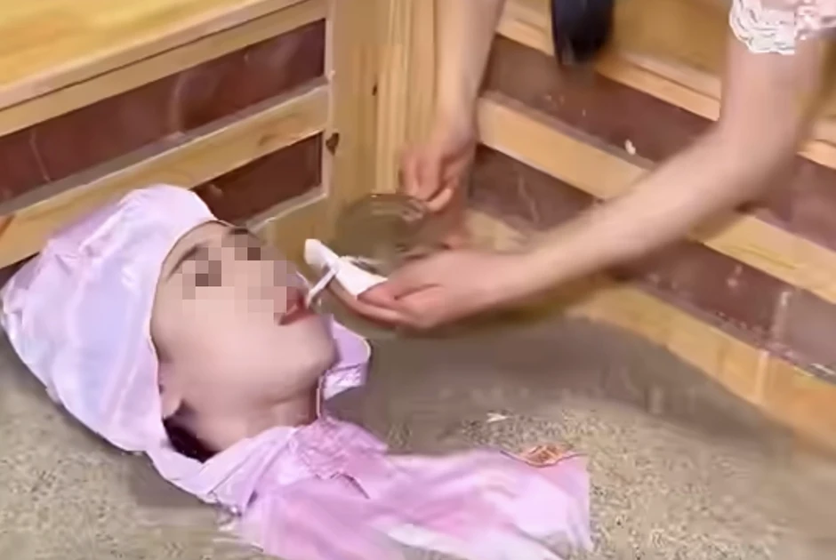 Thực hư việc "vùi mình vào cát nóng" giảm cân, 45 phút mất 6cm vòng bụng? Thực hư việc "vùi mình vào cát nóng" giảm cân, 45 phút mất 6cm vòng bụng?