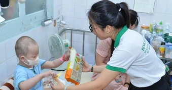 Thực trạng ung thư trẻ em ở Việt Nam: Mỗi năm 3.000 ca mới, dễ bị bỏ quên